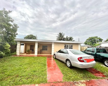 210 E 13th St, Hialeah