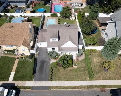 218 Grove Ave, Woodbridge