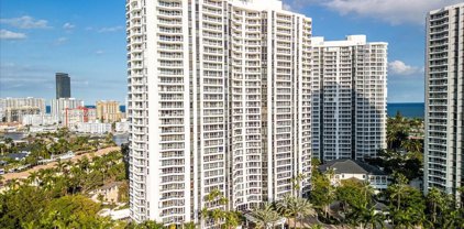 21205 Yacht Club Dr Unit #308, Aventura