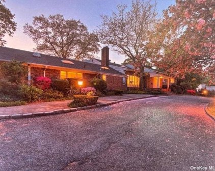 16 Sinclair Drive, Great Neck