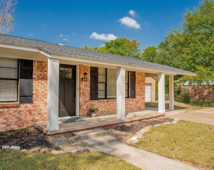 211 Betts Dr, Lindale
