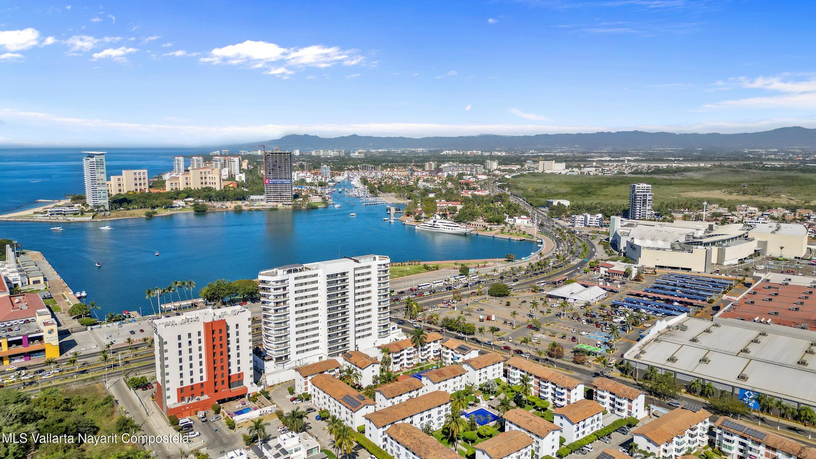 120 Av Prisciliano Sanchez Unit 39-7, Puerto Vallarta, JALISCO N/A — Aramara
