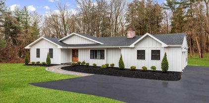 587 North Country Rd, Saint James