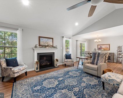 60 Servo Dr, Inwood