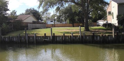 102 Bayou Lane, Kemah