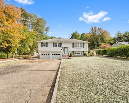 135 Rustic Rd, Walpole