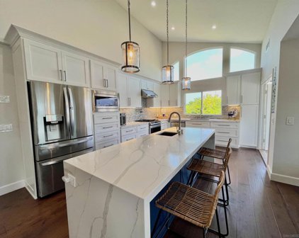 10133 Cliffwood Dr, La Mesa