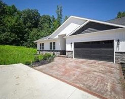 993 Pin Oaks Drive, Broadview Heights