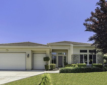 98 Liberty Ln, Brentwood