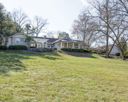 5806 Hillsboro Pike, Nashville