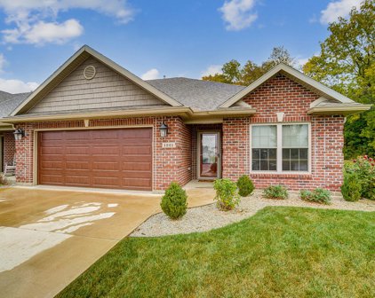 1221 E Bentley Circle, Troy