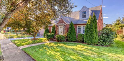 205 Lowell Avenue, New Hyde Park