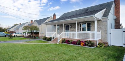12 Sunset Avenue, Farmingdale