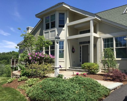 19 Carriage Hill Circle Unit 19, Southborough