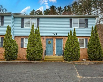 704 Russell Rd Unit D, Westfield