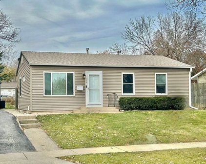 116 Hickory Avenue, Streamwood