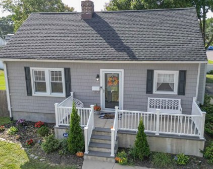 218 Irving Avenue, Deer Park