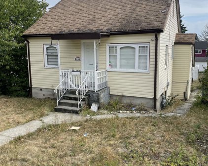 2114 Eighth Avenue, New Westminster