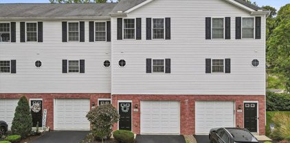 320 Creekview Ln, Oakdale