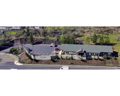 662 NE STEPHENS ST, Roseburg