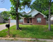 33 Oaken, Sherwood image
