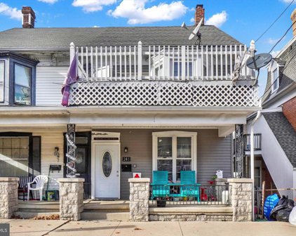 241 W Broadway, Red Lion