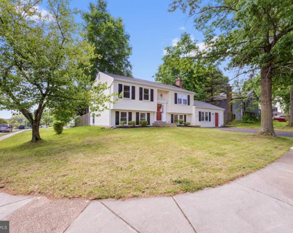 1008 Pembrook St, Herndon