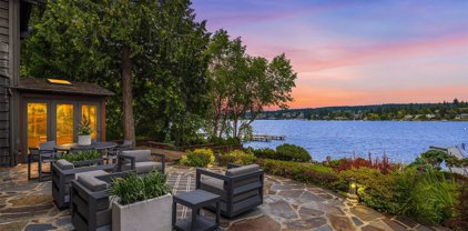 4232 Hunts Point Road, Hunts Point