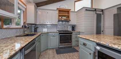 1301 Crestview Lane, Bismarck
