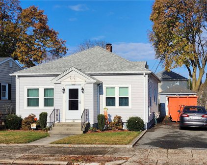 142 Sweet Avenue, Pawtucket