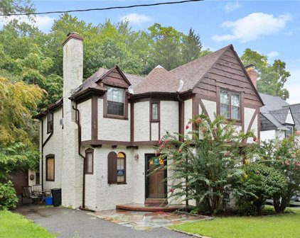 126 Parkview Drive, Eastchester