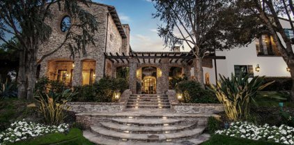 25304  Prado De La Felicidad, Calabasas