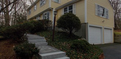 22 Lantern Ln, Worcester