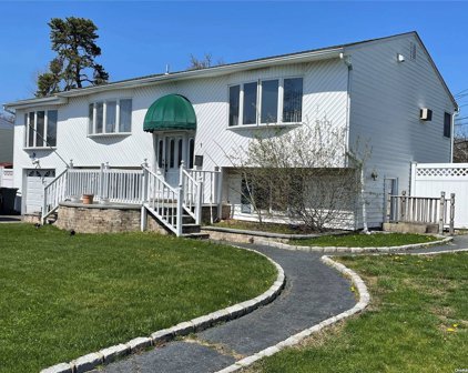1 Winthrop Street, Islip