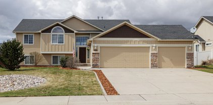 925 N Oasis Ave, Deer Park