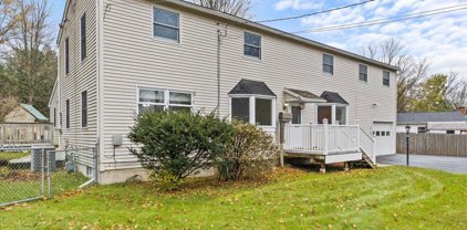 17 Moore Court, Burlington