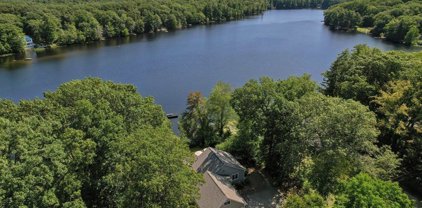 98 Gladding Ln, Sturbridge