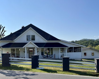 305 Pine Mountain Rd, Pigeon Forge