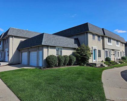 4302 15 MILE, Sterling Heights