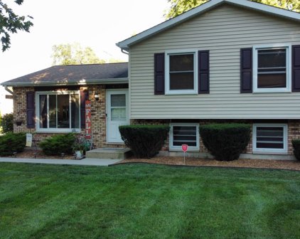 6702 Rose Avenue, Crystal Lake