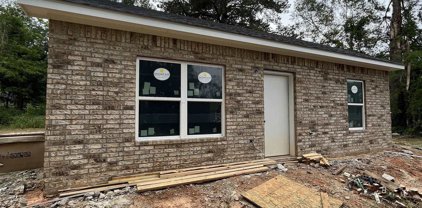 512 S Front St, Troup