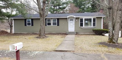 2 Kathleen Rd, Hudson