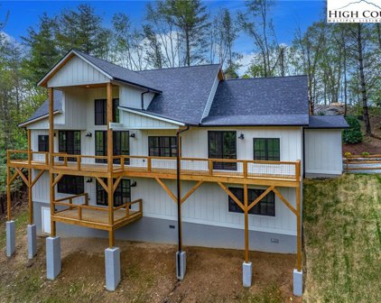 297 White Fox Lane, Banner Elk