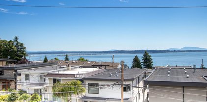 15131 Buena Vista Avenue Unit 301, White Rock