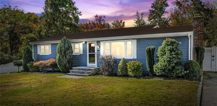 401 Lake Shore Drive, Warwick