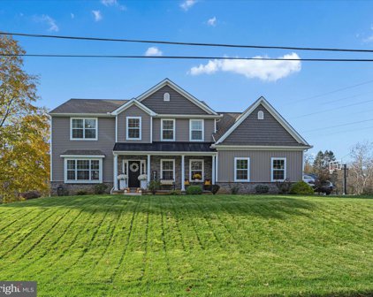 816 Waterfront Dr, Lancaster