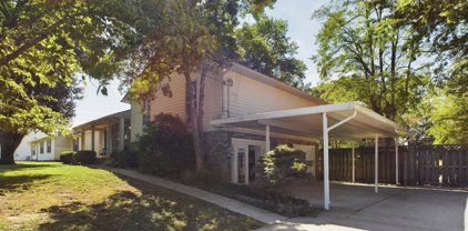 145 Riverwood Dr, Hendersonville