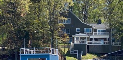 6141 N Point Drive, Flowery Branch