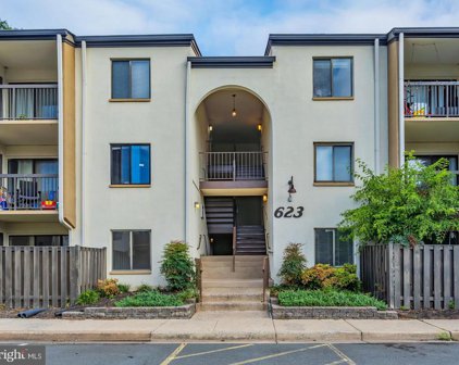 623 Center St Unit #T4, Herndon