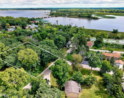 27588 W Stonegate Drive, Spring Grove